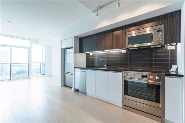 Spectra Condos, 85 Queens Wharf Road, Queens Wharf Road condos, Toronto City Place and Fort York Condos