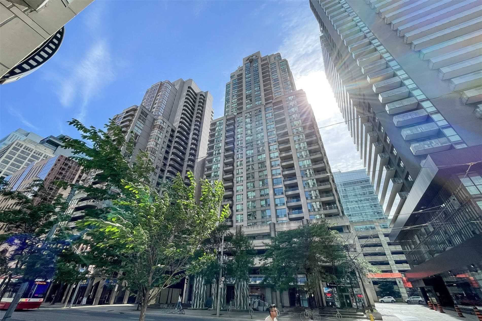 The Penrose – 750 Bay St