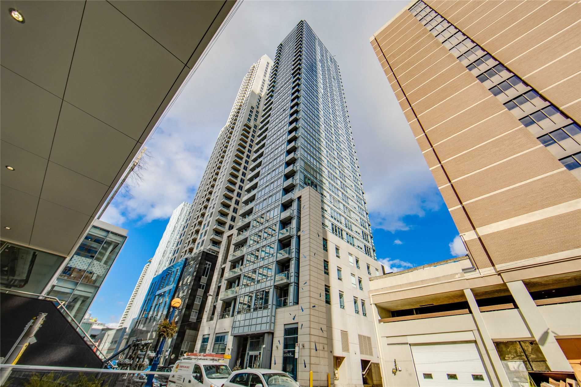 Crystal Blue Condos – 21 Balmuto St