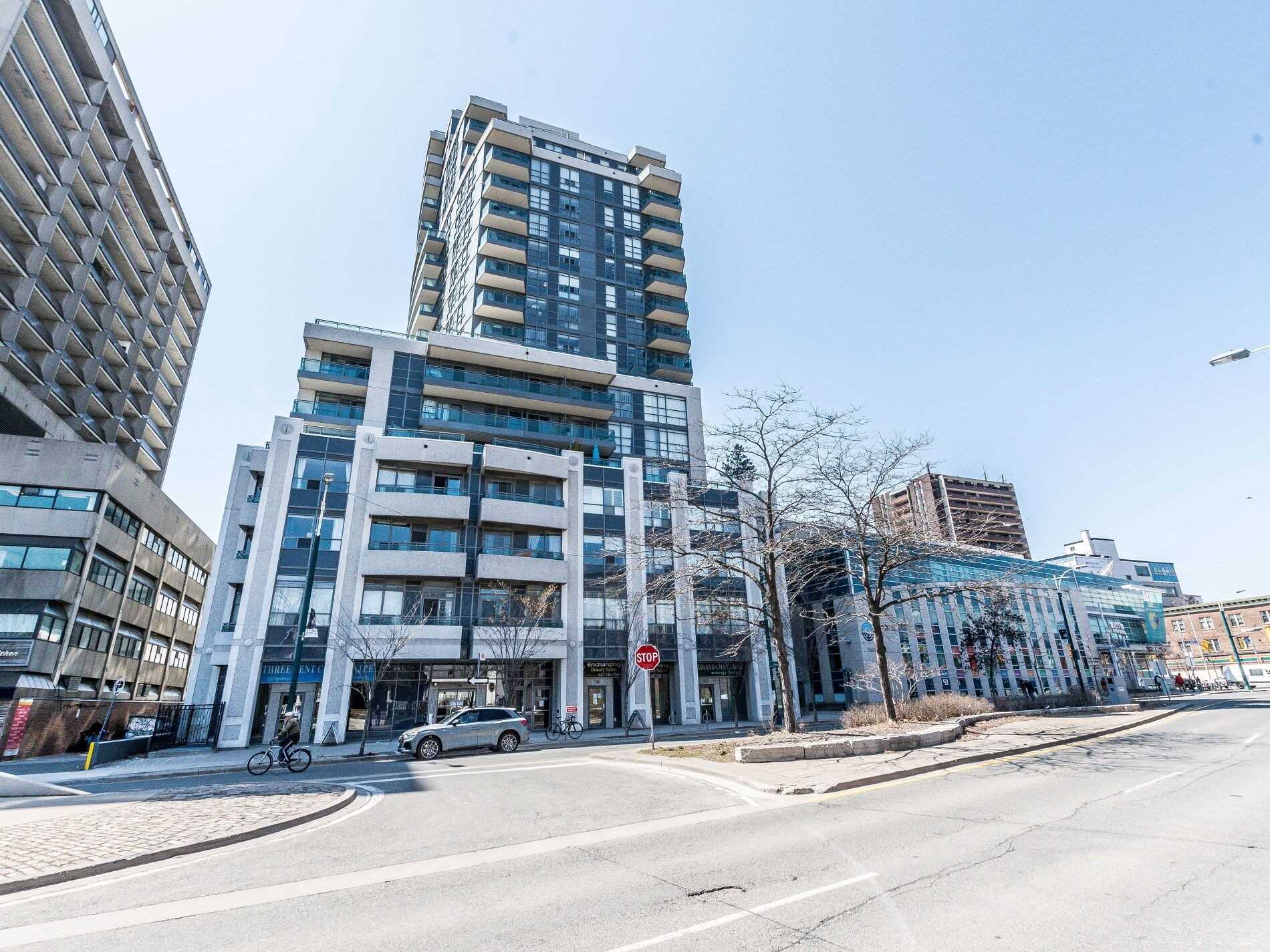 Mosaic Condos – 736 Spadina Ave