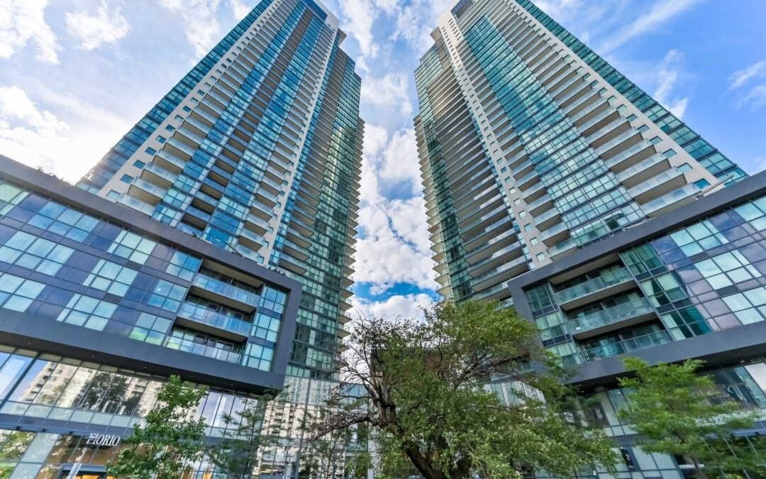 Gibson Square North Tower : 5168 Yonge St