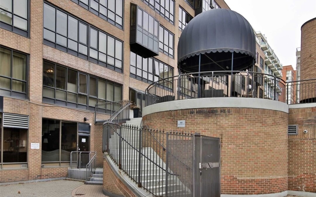 The Bentley Towns : 80 Adelaide St E