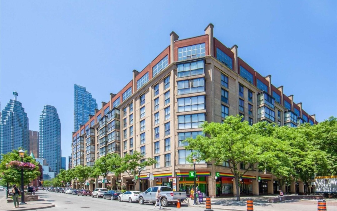 Market Square Condos – 80 Front St E